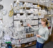 Как реставраторы делают люстры для Северного речного вокзала - «Статьи о недвижимости»