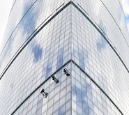 В Москве помыли одно из самых высоких зданий. Как это было: фото - «Статьи о недвижимости»