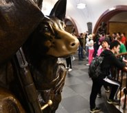 Те самые фигуры на «Площади Революции», приносящие удачу москвичам - «Статьи о недвижимости»