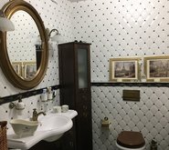 Зеркала в рамах и ванна на ножках: как выглядит квартира в Бирюлево - «Статьи о недвижимости»