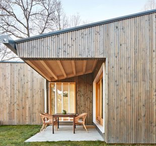 Модульный дом 100 м , собранный зимой на участке с большим уклоном - «Статьи»